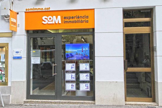 disseny branding immobiliaria2 550x367 - Proyecto de comunicación, diseño y branding 360º