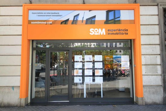 estudi barcelona branding immobiliaria 550x367 - Proyecto de comunicación, diseño y branding 360º