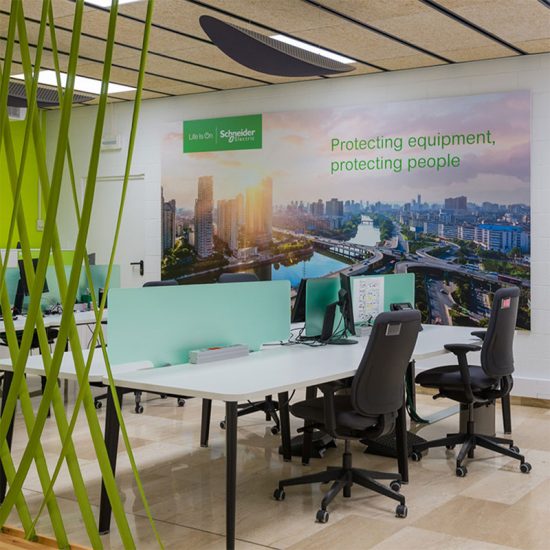 rotulacion para oficinas comerciales 550x550 - Comunicación en oficinas